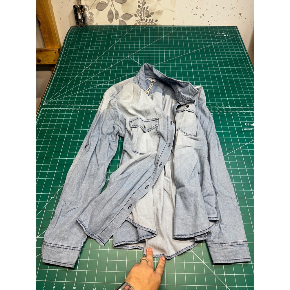 Grace & Lace Womens XL Light Wash Chambray Roll Tab Sleeve Button Down Shirt NEW